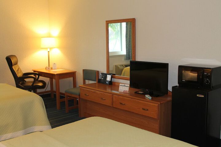 2 Double Beds (13 of 14)