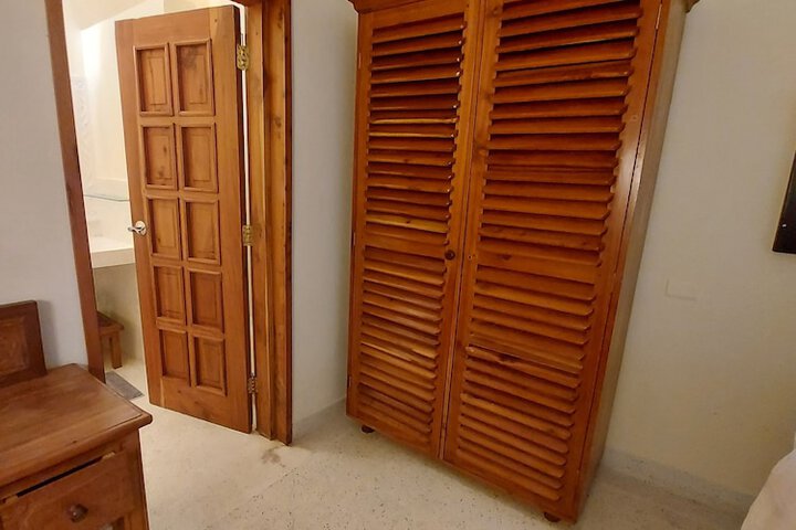 Room 5 of 32