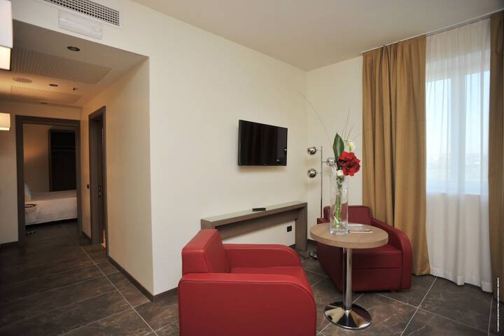 Room 8 of 86