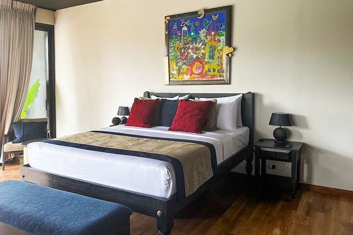 Room 7 of 99