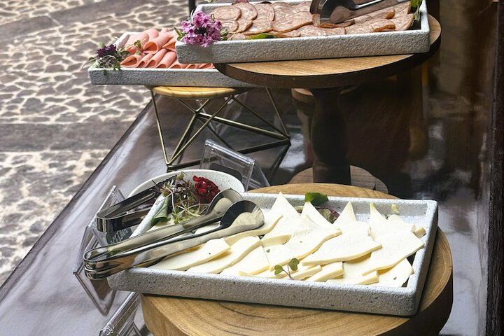 Dining 49 of 65