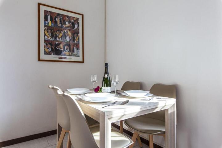 Erba 6 in Baranzate with 1 bedrooms and 1 bathrooms