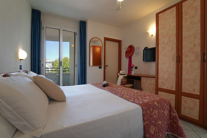 Room 7 of 38