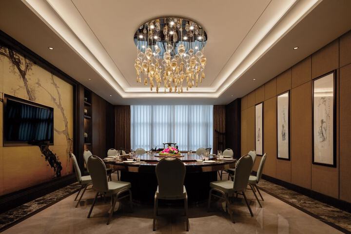 Dining 83 of 101