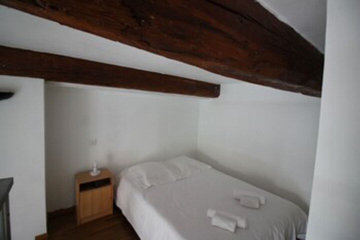 Room 12 of 16