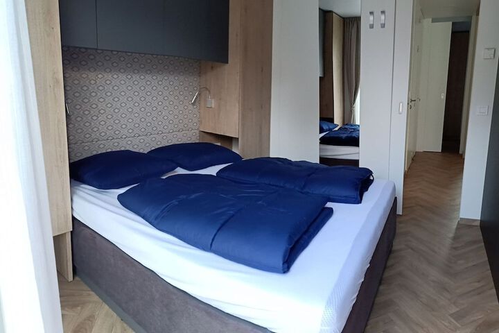 Room 4 of 38