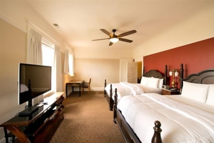 Room 27 of 47