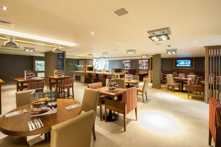 Dining 14 of 19