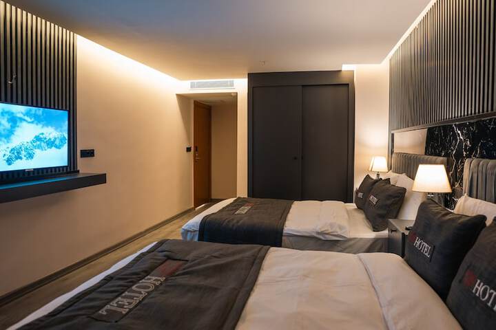 Room 26 of 86