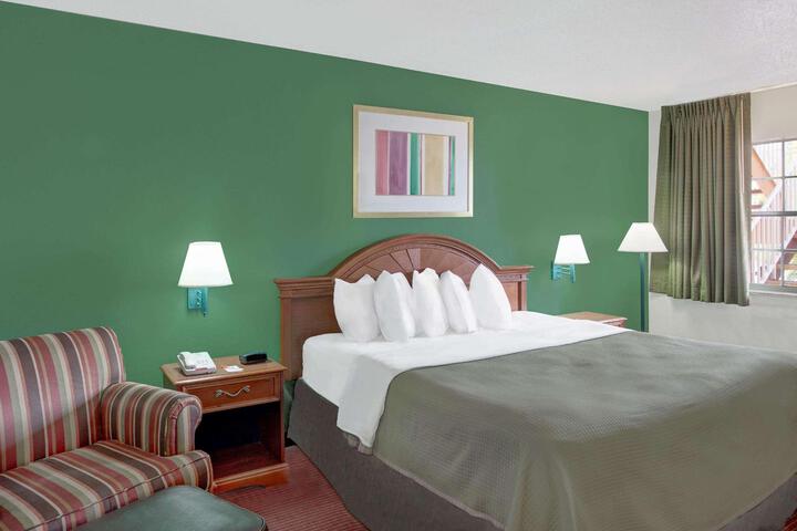 1 King Bed Accessible (8 of 11)