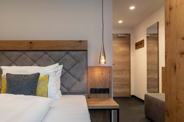 Room 2 of 17