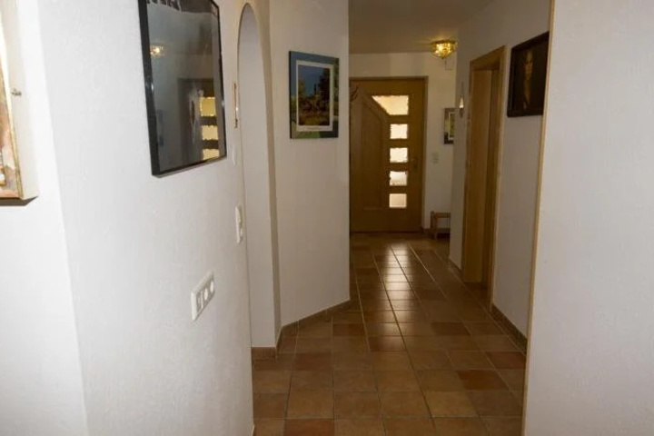 Room 9 of 16