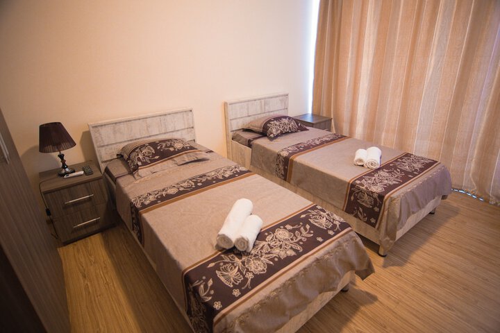 Room 6 of 13