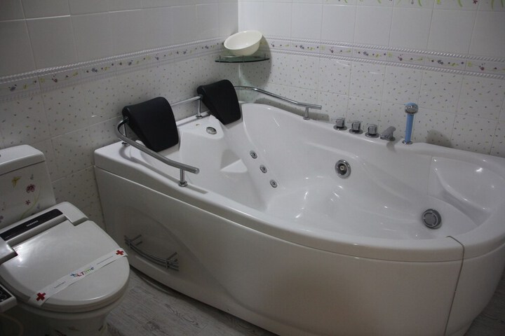 Room 53 of 84