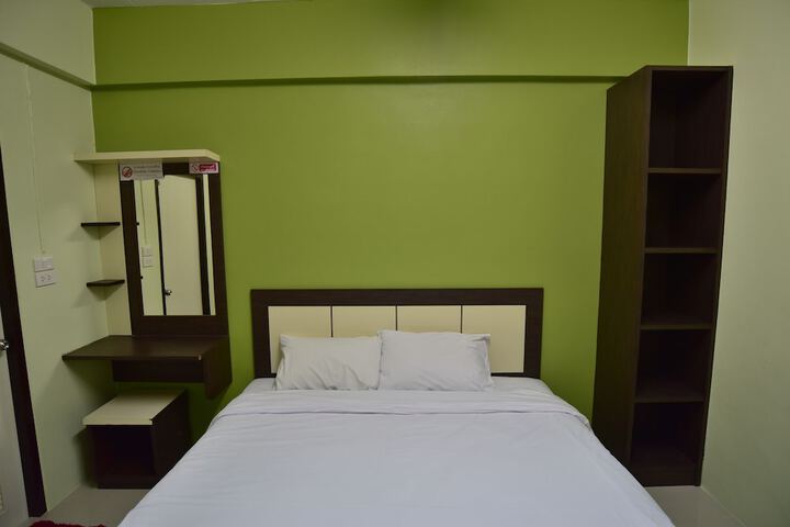 Room 4 of 17