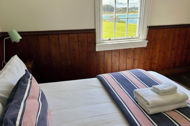Room 52 of 179