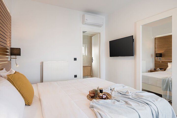 Room 2 of 27