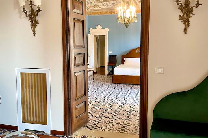 Room 12 of 98