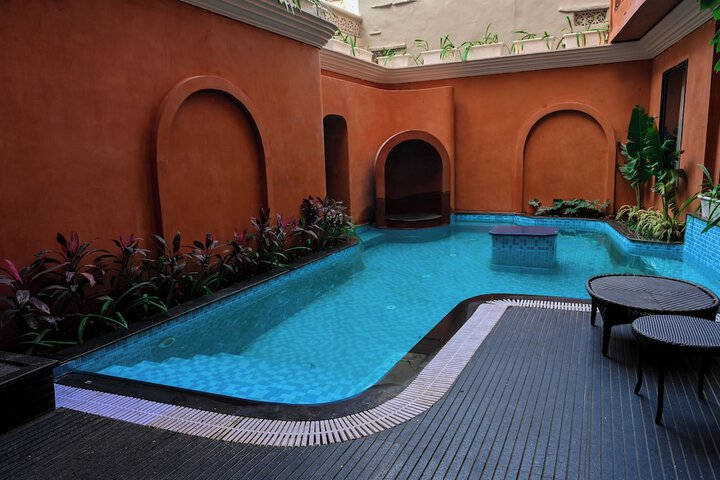 Pool 33 of 53