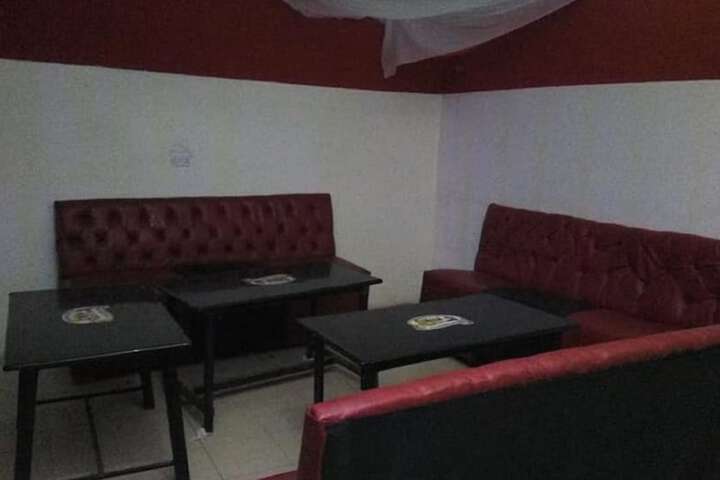 Lounge 9 of 13