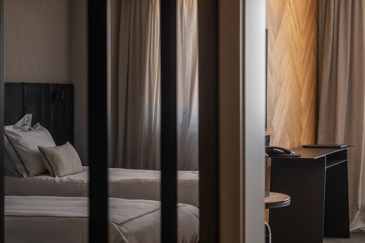 Room 14 of 64