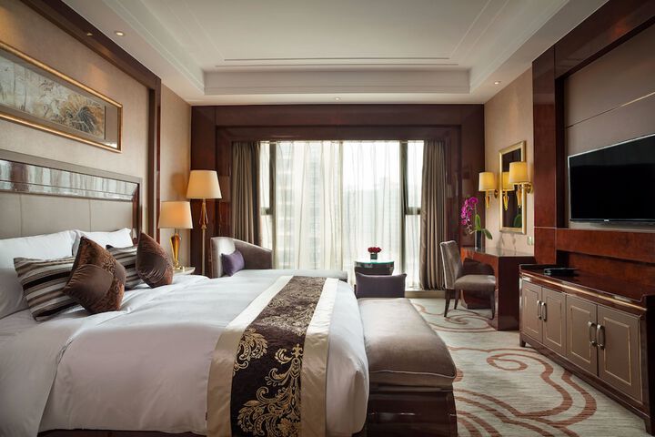 Room 10 of 29