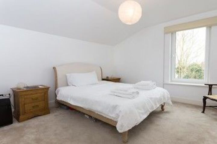 Room 9 of 26