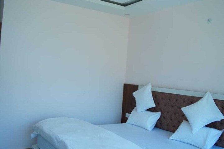 Room 6 of 35