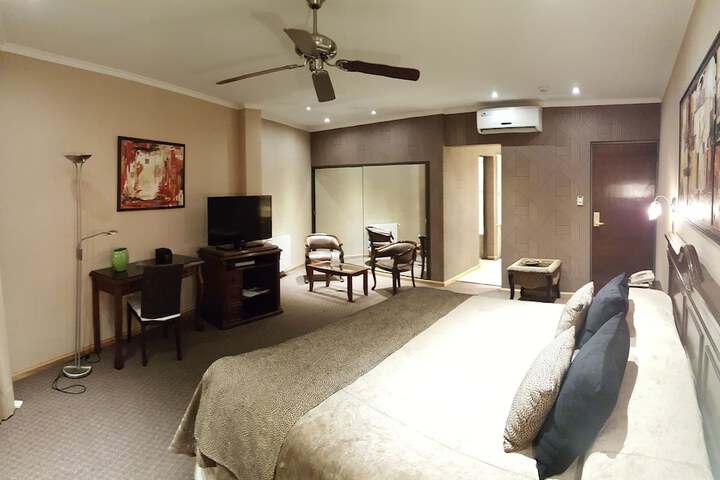 Room 10 of 93