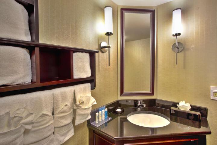 1 King Mobility Accessible Tub (5 of 8)
