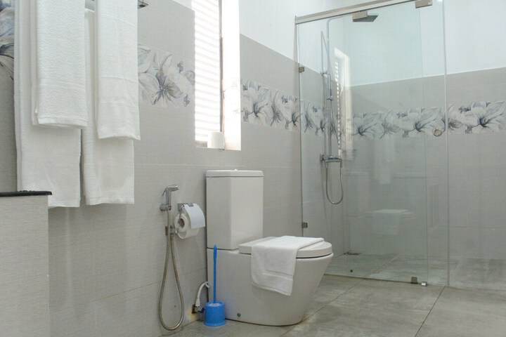 Room 4 of 10