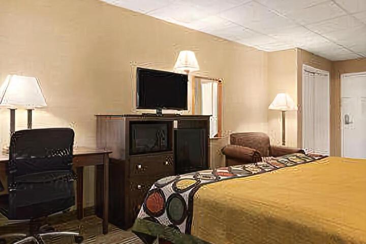 2 Queen Beds (1 of 7)