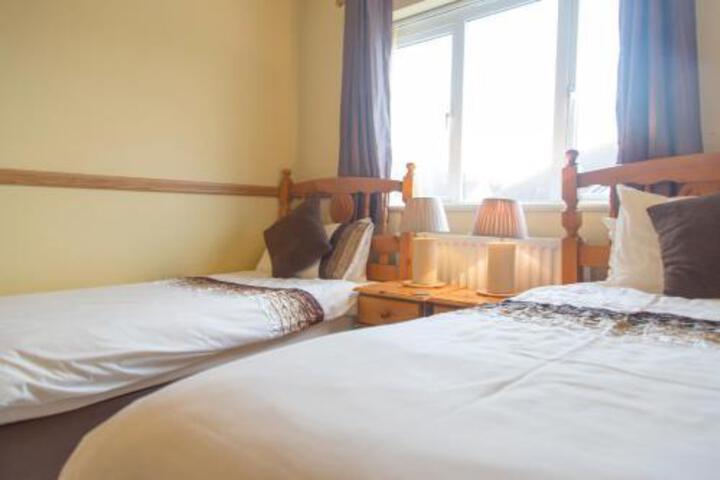 Room 4 of 10