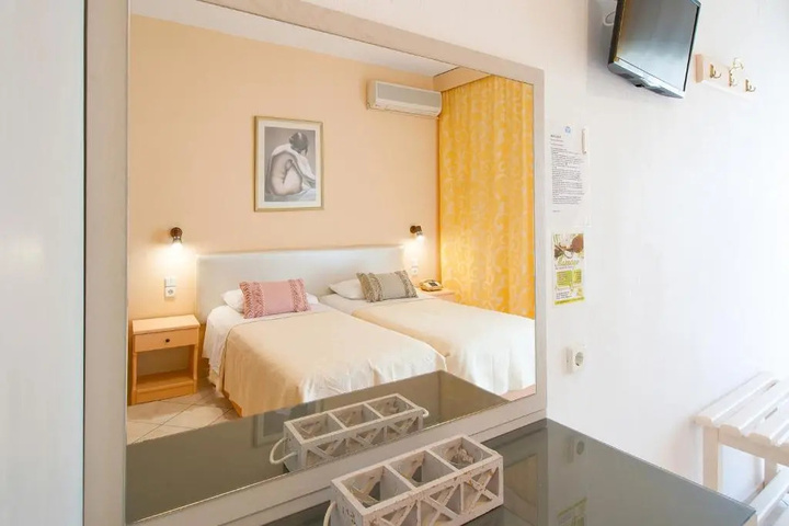 Room 3 of 22