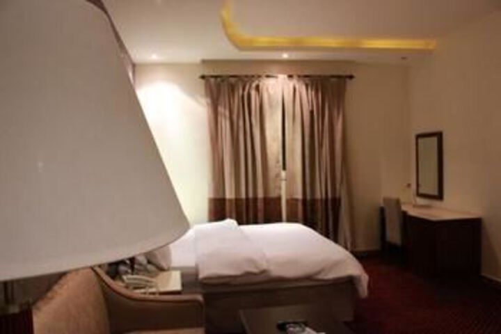 Room 8 of 16