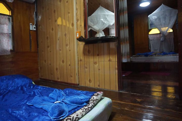 Room 8 of 38