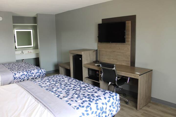 2 Queen Beds (27 of 28)