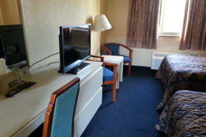Room 11 of 36
