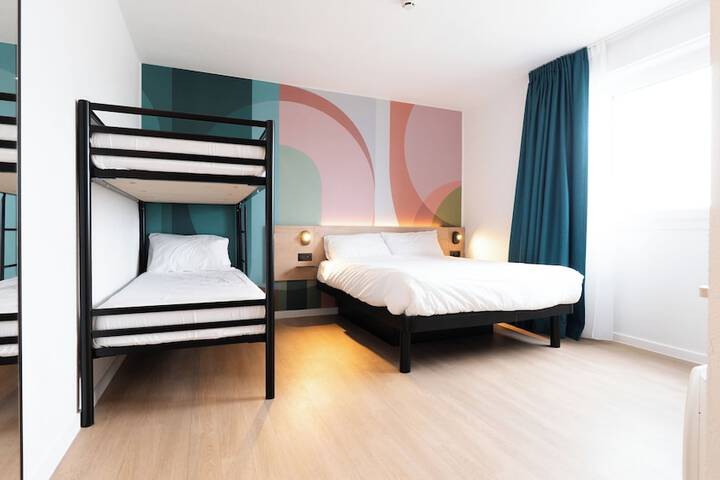 Room 42 of 77