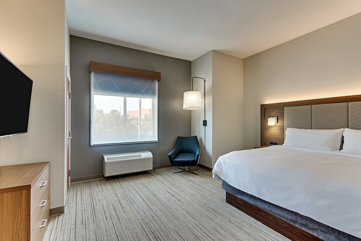 1 King Bed (17 of 20)