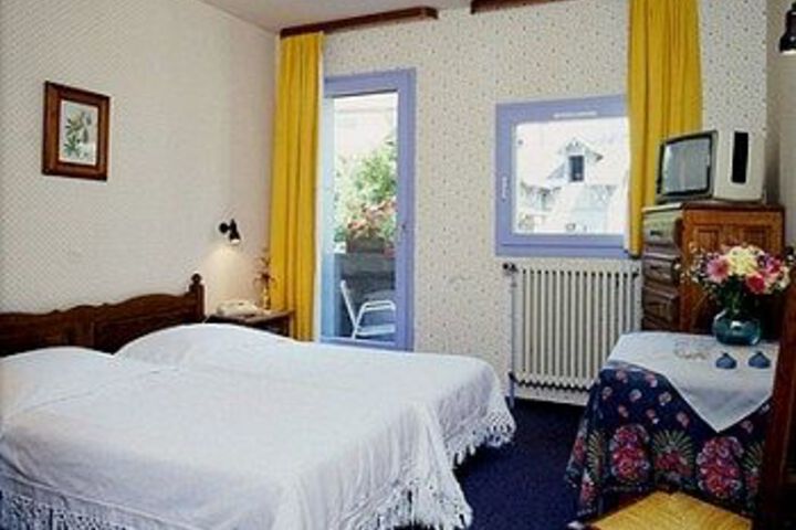 Room 3 of 9