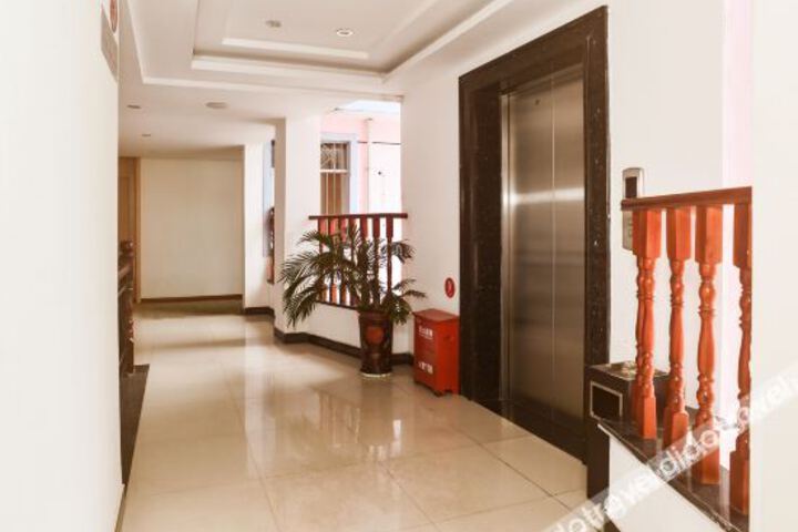 Hotel Interior 8 of 19