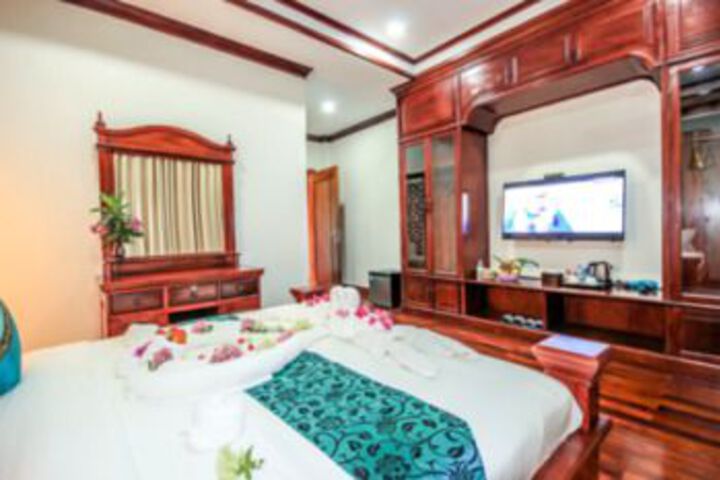 Room 9 of 18