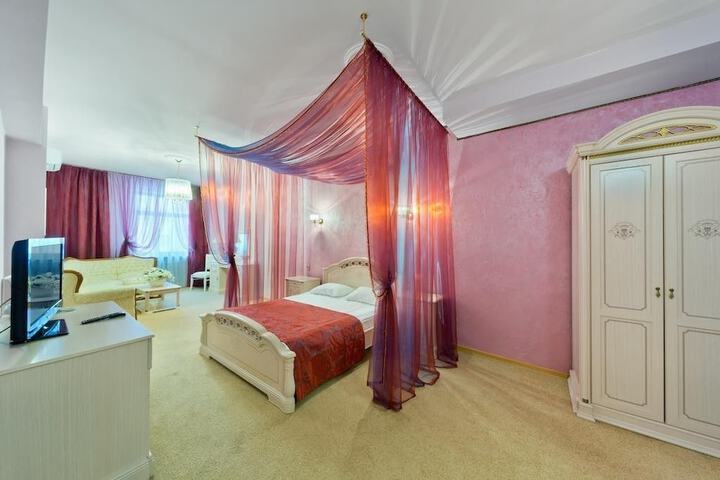 Room 27 of 39