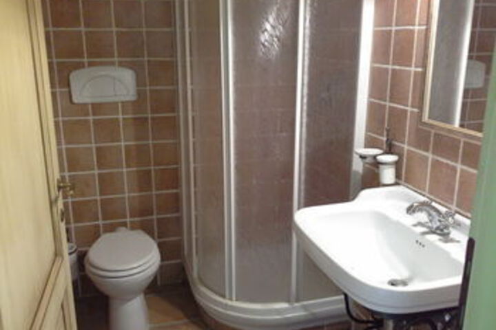 Room 2 of 70