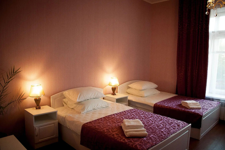 Room 2 of 10