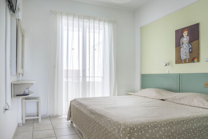 Room 9 of 38
