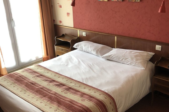 Room 6 of 35