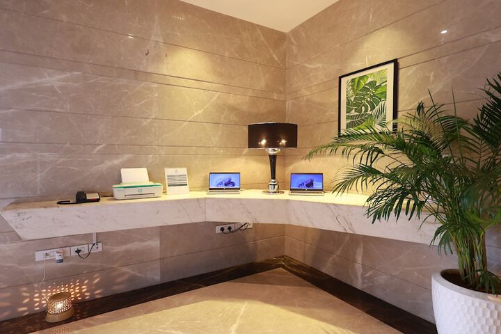 Business Center 102 of 118