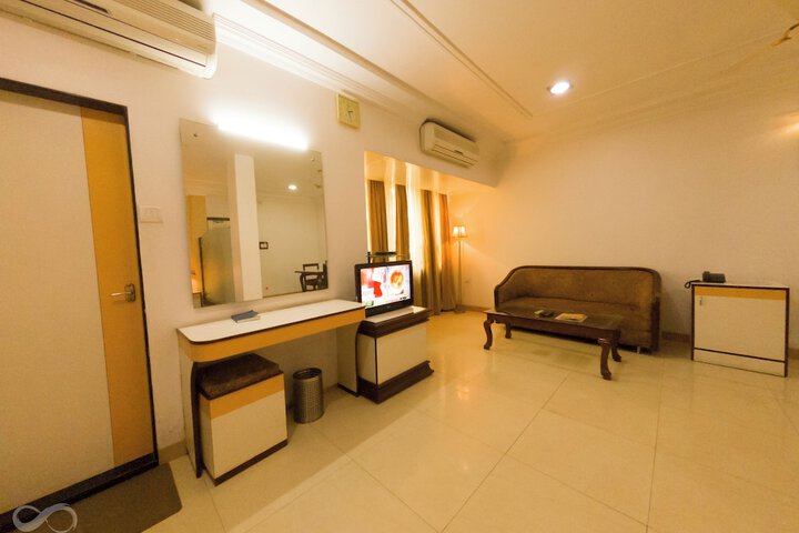 Room 12 of 35
